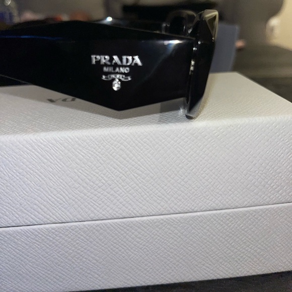 Prada sunglasses - Picture 5 of 12